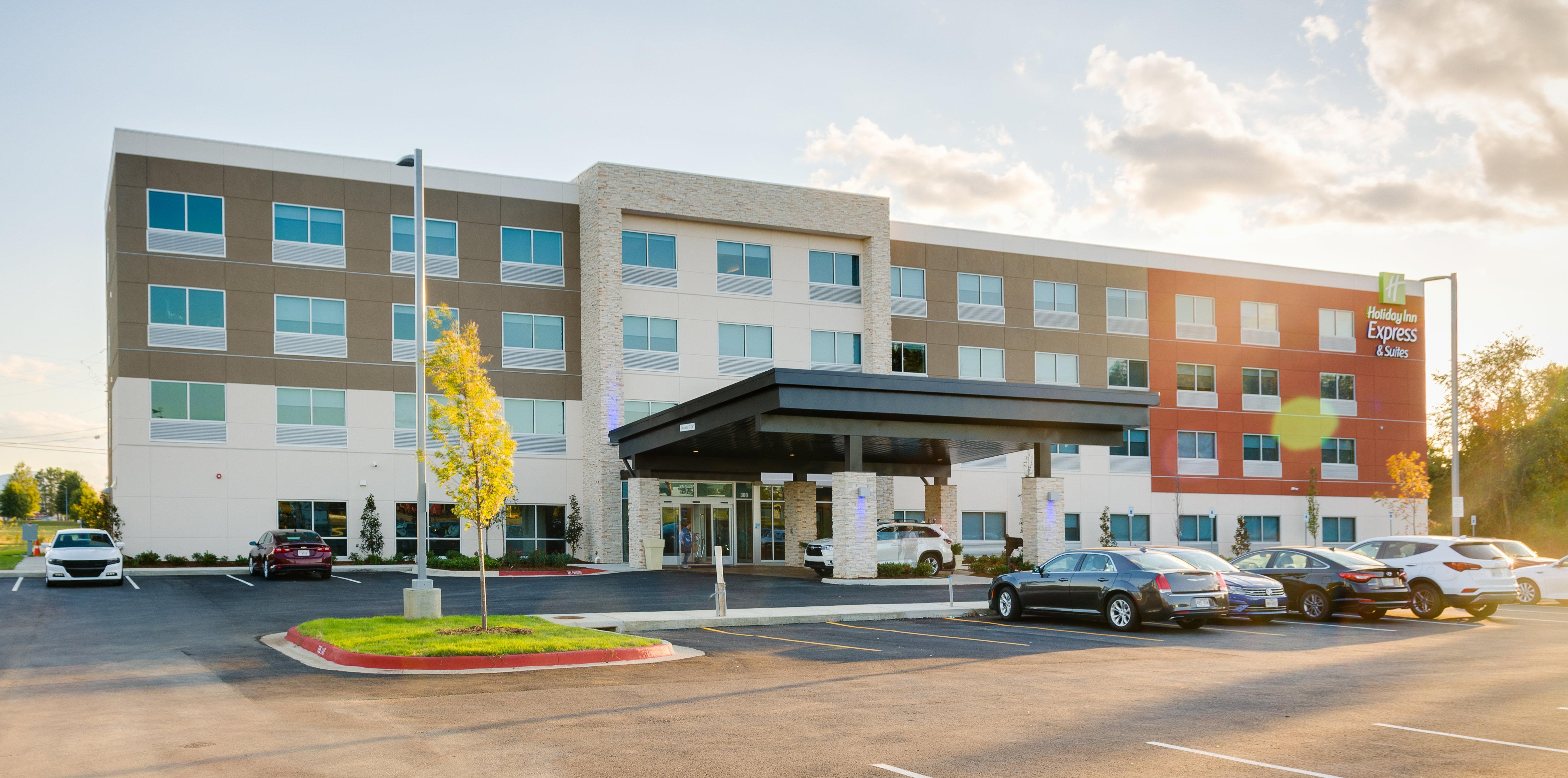 Holiday Inn Express & Suites Russellville, An Ihg Hotel Exterior photo